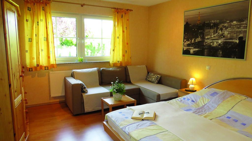 Wellness Apartments Sophienhoehe Am Teich Mechernich Bilik gambar